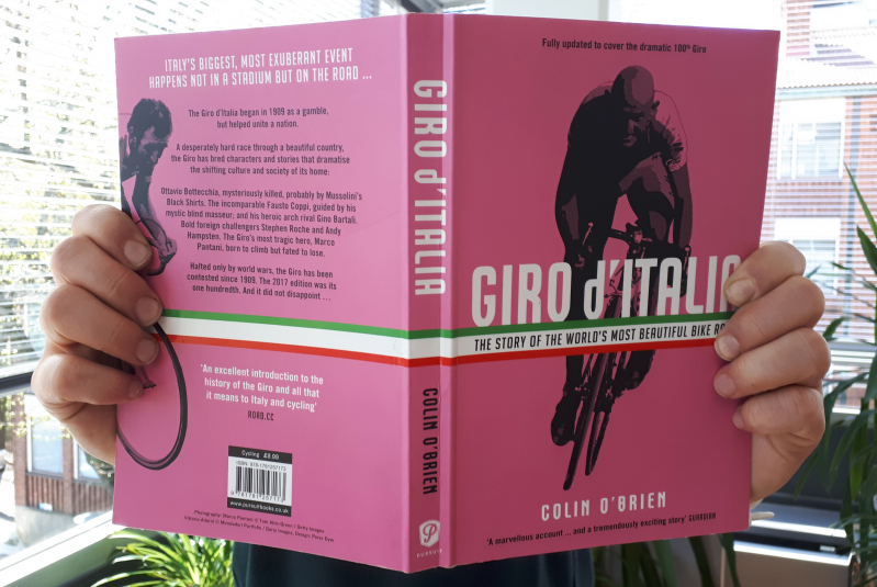 Colin O’Brienin kirjoittama Giro d’Italia. The Story of The World’s Most Beautiful Bike Race -teoksen kannet.