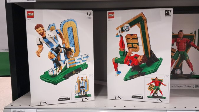 Jalkapallon MM-kisojen keräilybisnes: Lego, Panini ja vanhempien paksu lompakko