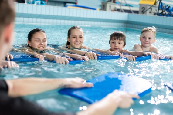 Uimaopetuksessa turvallisuuden tunne edistää oppimista