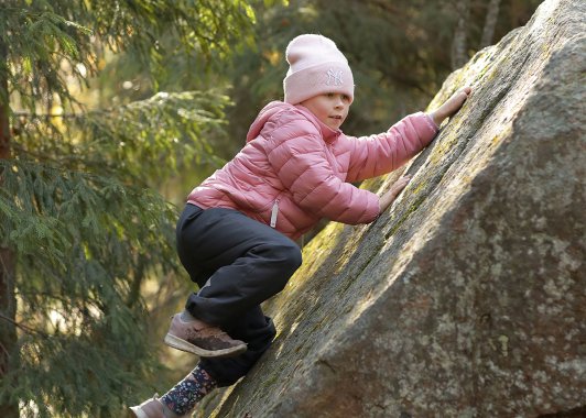 Vanhemmat määrittävät lasten ulkoliikunnan vapausasteen