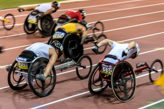 Soveltavan liikunnan opinnäytetöitä palkittiin Ahos-säätiön stipendeillä